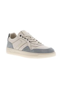 Beige leren sneakers met grijze suède details. Kenmerken zijn onder andere een ronde neus, vetersluiting aan de voorkant en textuur aan de zijkanten. Crèmekleurige zool met minimale profilering.
