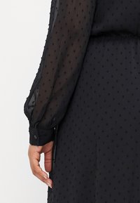 ONLY Carmakoma CARYELIS V NECK DOBBY DRESS - Dnevna haljina - black