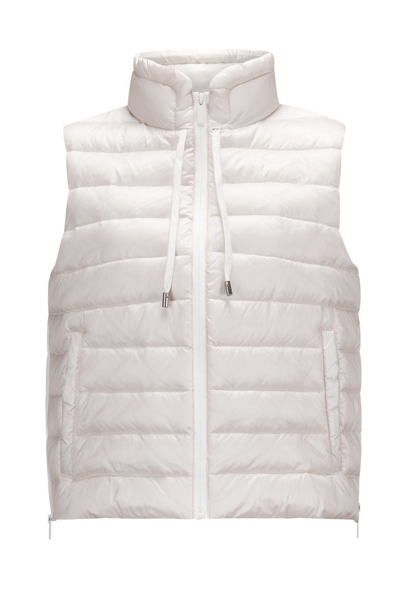 Gepolsterte ärmellose Weste in Hellbeige. Verfügt über einen hohen Kragen, einen vorderen Reißverschluss und zwei Seitentaschen. Glatte, glänzende Oberfläche mit horizontalen Steppnähten.