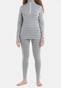 Completo da attivita' grigio in due pezzi con top con zip e leggings aderenti, caratterizzato da un motivo geometrico ripetuto e un tessuto morbido ed elastico.
