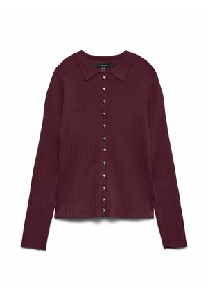 Bordeauxrød strikket cardigan med ribbet tekstur, krave og lukning foran med metalknapper. Lange ærmer fuldender designet.