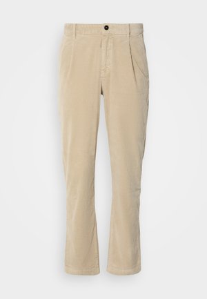 Pantaloni in velluto a coste beige con vestibilità dritta, dotati di tasche laterali e chiusura anteriore con bottone. Texture morbida con sottili strisce verticali.