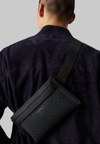 Calvin Klein Marsupio - classic mono black