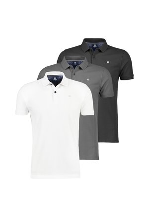 Drei Herren-Poloshirts in Weiß, Grau und Schwarz, jeweils mit kleinem Brustlogo und knöpfbaren Kragen.