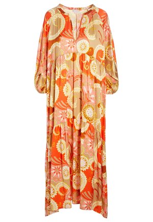 Lang, flydende kjole med løse ærmer i orange, beige og pink med et stort mønster af blomster og swirl.