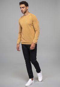 Key Largo MST THOMAS ROUND NECK - Strickpullover - honey yellow