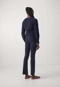 Athleta ELATION STRAIGHT LEG PANT - Verryttelyhousut - navy