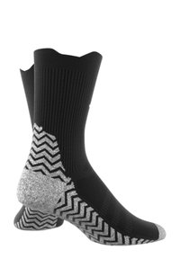 Zwarte sportkousen met een getextureerd ribbelpatroon en een grijs zigzagpatroon aan de onderkant, met versterkte hiel- en teengebieden.
