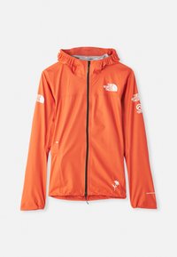 Veste à capuche orange vif avec une fermeture éclair à l'avant, des manches longues et des accents de logo blancs. Fabriquée en matériau léger et résistant à l'eau.
