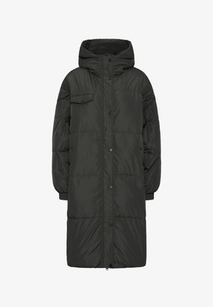 Lunga giacca imbottita verde scuro con cappuccio, dotata di chiusura a pressione frontale, cuciture verticali e tasca sul petto a sinistra.