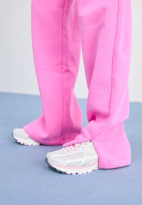 ZOOM VOMERO 5 - Baskets basses - photon dust/metalic silver/summit white/cool grey/hyper pink/pink foam