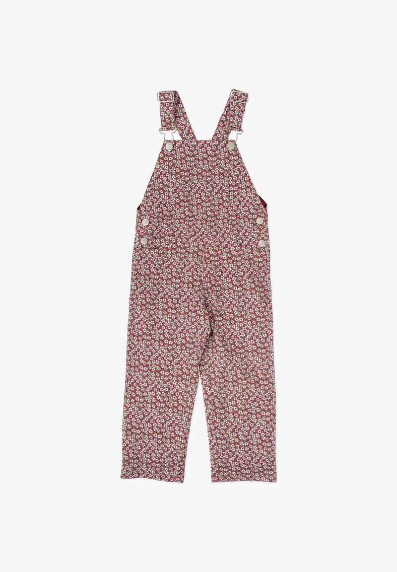 Overoles de tela con un patrón floral rojo, con tirantes ajustables y herrajes plateados en el peto y los lados, que presentan un corte relajado.