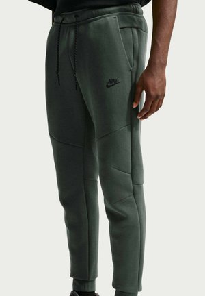 Nike Sportswear, Долнище на анцуг - camo green black