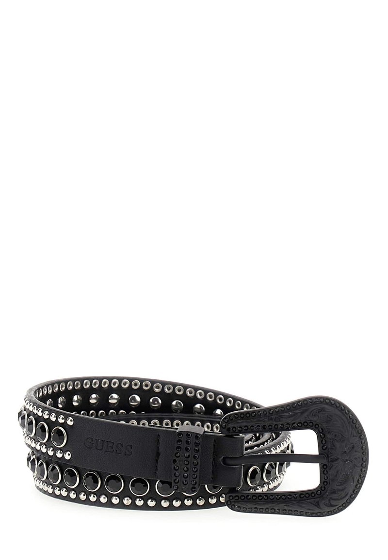 Cinturón de cuero negro con tachuelas de tono plateado y hebilla decorativa, que presenta un diseño en relieve y una superficie texturizada.