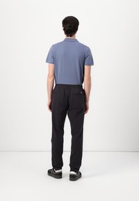 Tommy Jeans ISAAC LIGHT - Chino - black