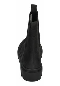 Zwarte enkelboot van leer, met een ronde neus, elastische zijpanelen en een dikke platformzool. Glad oppervlak met minimale detailing.