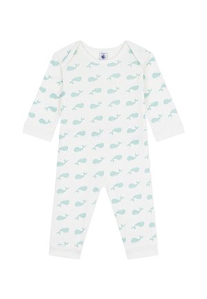 Biele detské dupačky s dlhými rukávmi, zdobené opakujúcim sa vzorom svetlomodrých veľrýb; vyrobené z mäkkej tkaniny s manžetami na členkoch.
