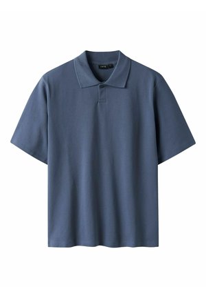 Kortärmad polo i mörkblå bomullsblandning, med en klassisk krage och tre-knaffad knäppning. Slät textur och avslappnad passform.