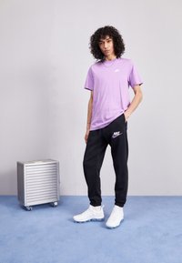 Nike Sportswear M NK CLUB+ FT CF PANT LBR - Träningsbyxor - black