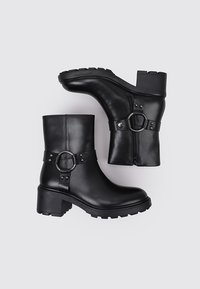 Sandra Fontán Botines camperos - black