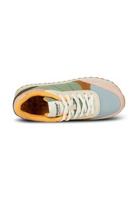 Multikleurige sneaker in een mix van lichtblauw, groen, beige en crème materialen. Beschikt over een gestructureerde zool en opvallende veters.