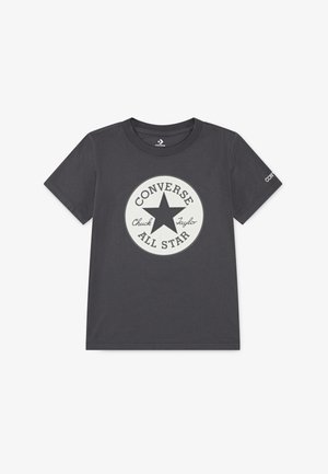Siva bombažna majica s kratkimi rokavi, okroglo belo logo z črno zvezdo in napisom "CONVERSE Chuck Taylor ALL STAR". Klasičen kroj.