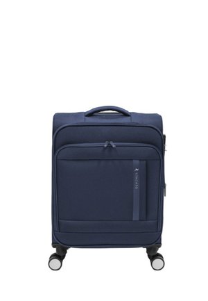 Valigia morbida blu navy con tasca frontale, maniglia superiore e quattro ruote girevoli rivolte in avanti su sfondo bianco.
