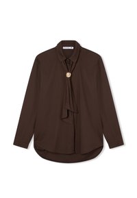 Blusa a maniche lunghe marrone scuro con colletto e sciarpa attaccata annodata davanti con un dettaglio decorativo in oro.