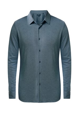 Camisa de manga larga en tejido azul oscuro, con un collar clásico, placket frontal con botones y un corte ligeramente entallado.