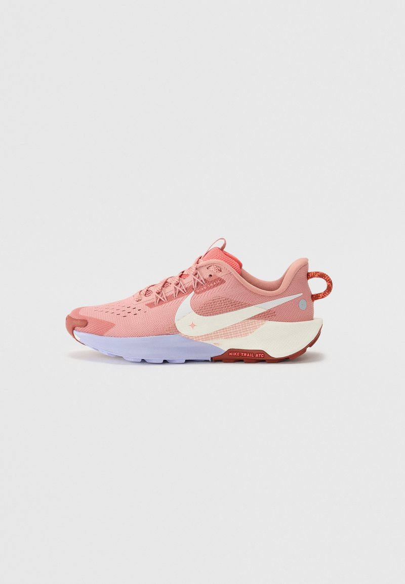 Nike Performance - PEGASUS TRAIL 5 UNISEX - Bėgimo batai plentui - red stardust/mars stone/sail/lilac ice, Padidinti