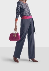 LOLA CASADEMUNT Trui - grey