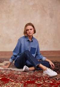 Pepe Jeans CELYN FROM US - Calças de ganga de perna direita - deep ocean blue vintage wash
