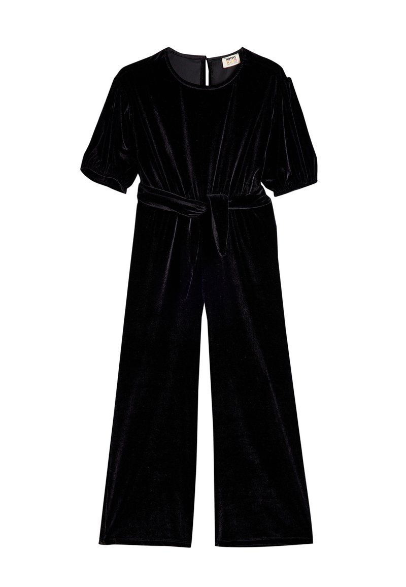 Zwarte fluwelen jumpsuit met korte pofmouwen, een ronde halslijn en een aangesnoerde taille met een bijpassende strikriem. Wijde pijpen.