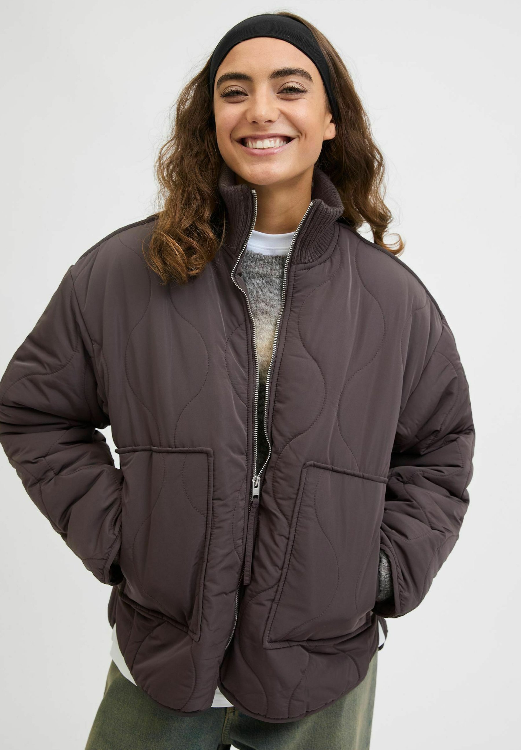 ジャケット・アウター HERENCIA High neck quilted knit coat ジャケット・アウター HERENCIA High neck quilted knit coat