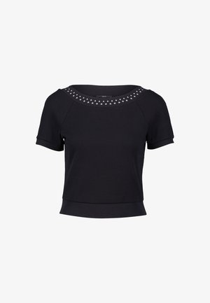Musta lyhythihainen paita, jossa on pyöreä kaula-aukko ja kaksi riviä hopeisia niittejä sekä tiukka vyötärö.