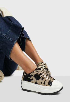 LOLA CASADEMUNT Zapatillas - black