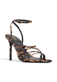 Sandale à talons hauts en imprimé léopard avec plusieurs lanières croisées et boucle à la cheville. Comprend un talon aiguille et une semelle en cuir noir.