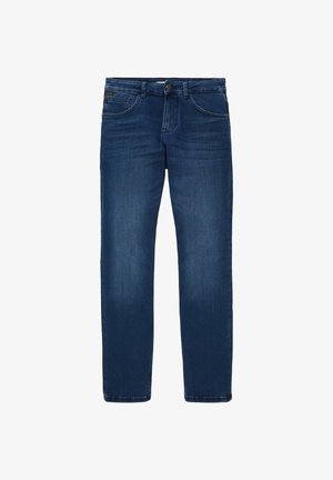 Lys grå sweater med rund halsudskæring og ribbede manchetter, kombineret med mørkeblå denimjeans og hvide sneakers på en neutral baggrund.