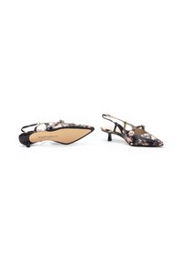 Zapatos de tacón de tipo slingback con estampado floral, puntera afilada, detalles en negro y un tacón bajo estilo kitten. Cuentan con correas ajustables y una superficie texturizada.