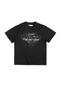 Czarna bawełniana koszulka z krótkim rękawem i okrągłym dekoltem. Na przodzie znajduje się teksturowany biały nadruk graficzny z zniekształconymi literami.