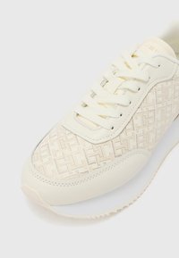 Tommy Hilfiger CHIC - Tossud - ivory