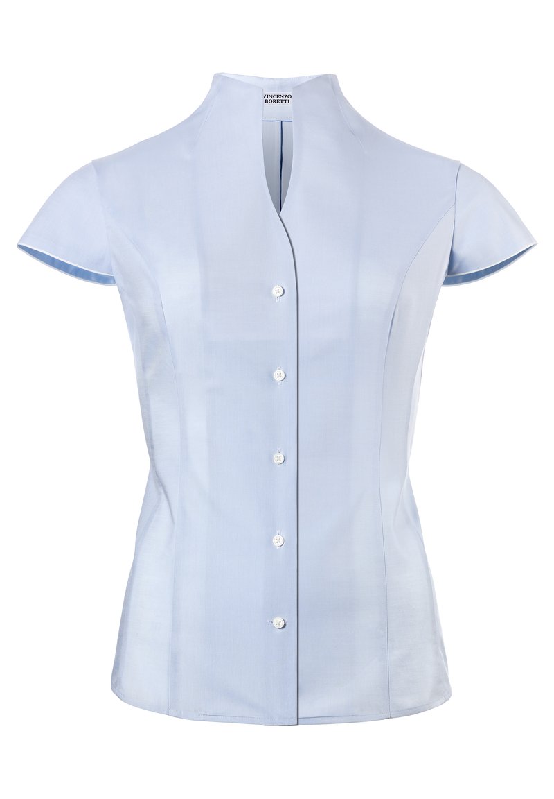 Blusa azzurro chiaro a maniche corte con colletto alto, caratterizzata da una chiusura con bottoni e un design aderente. Tessuto morbido, senza motivi né dettagli.