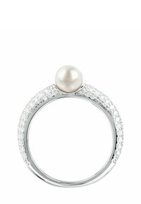 Anello d'argento con una perla centrale, decorato con piccoli diamanti trasparenti lungo la fascia. Superficie liscia e lucidata con un design elegante e moderno.