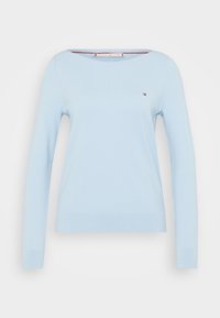 Maglione azzurro chiaro a maglia con scollo rotondo, maniche lunghe, polsini e orlo con coste, caratterizzato da un piccolo logo sulla parte anteriore.