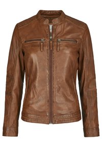 Braune Lederjacke mit tailliertem Schnitt, Stehkragen, zwei mit Reißverschluss versehenen Brusttaschen und vertikalen Nähdetails. Glatte Textur.