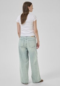 My Essential Wardrobe JESSIE - CROTCH X-WIDE - Laza szabású farmerek - light blue dirty wash