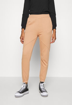 REGULAR FIT JOGGERS WITH SEAM DETAIL - Pantalones deportivos - camel
