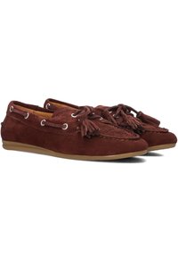 Bruine leren loafers met franjes, leren accenten en een ronde neusontwerp met een flexibele tan rubberen zool.