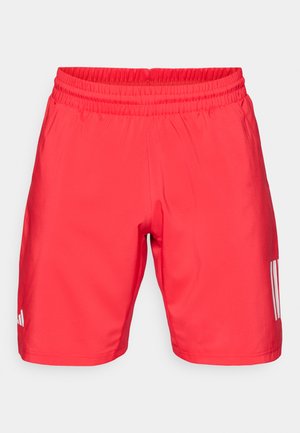 Pantaloncini sportivi rossi con vita elastica, tessuto liscio e strisce bianche di accento sui lati. Design leggero adatto per lo sport.