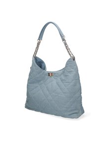 Gequilte lichtblauwe stoffen handtas met een zachte hobo-vorm, voorzien van een kettingriem en een kleine gouden hardware-accent.